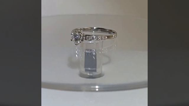 Кольцо с бриллиантом Tiffany