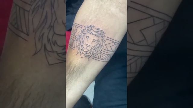 Lion Armband Tattoo Making #tattoo #liontattoo #lion #armbandtattoo #maori #band #art #tribal