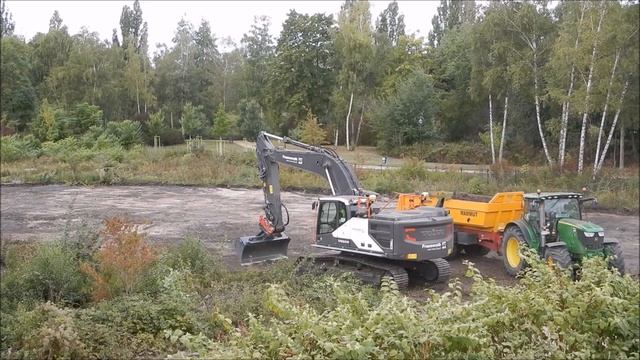 Bagger Volvo EC 300 - John Deere  Trecker und Mammut Dumper