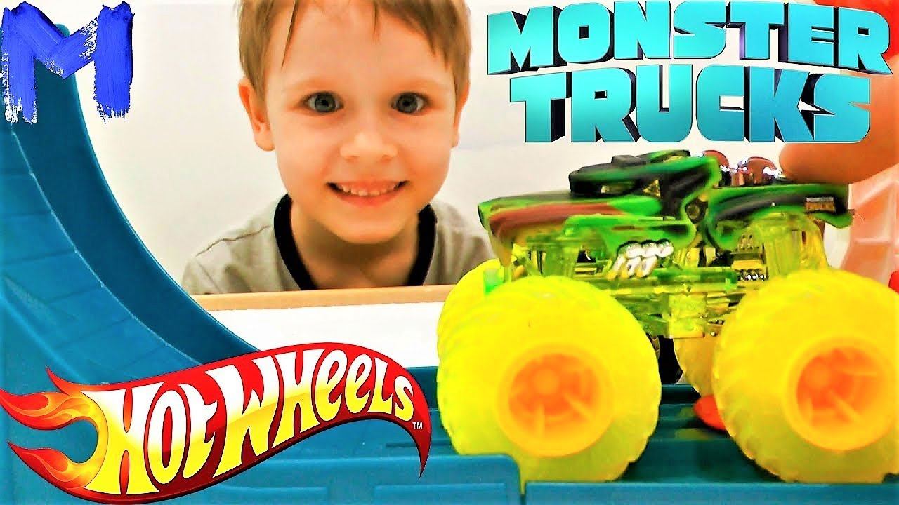 Трек и машинки Hot Wheels