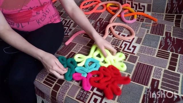 Ковер крючком. КОВРИК В ДЕТСКУЮ. КОВЕР из жгута. КАК СВЯЗАТЬ КОВЕР ИЗ ШНУРА. Необычный ковер.
