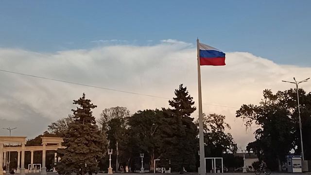 Российский флаг нв центе Керчи