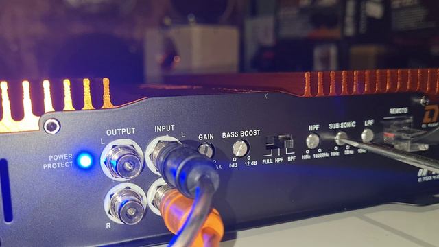 Мощный двухканальный усилитель с хорошим фильтрами DL Audio Raven 2.750 V.2