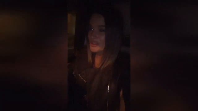 Бородина на кураже поет песню "Кайфуем"  за рулем