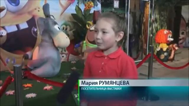 Маша на выставке