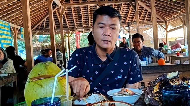 Warung Sop dan Sate Sapi Pak Bayu Jogja || tulang dinosaurus bakar tulangnya segede babon