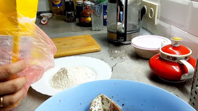 Толстолобик жареный с луком
