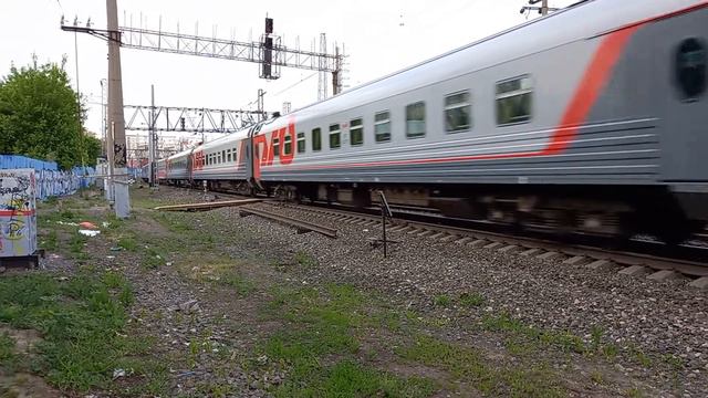 Электровоз ЭП2К-446 с фирменным поездом «Жигули»