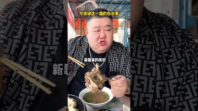 挑戰吐魯番特色馕坑烤肉！ 一口氣點20根烤肉軟爛入味，比臉還大的烤馕一口咬下去超滿足【樱木花胖】