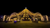 Новогоднее световое шоу из гирлянд в городе Суздаль в 2024 году
