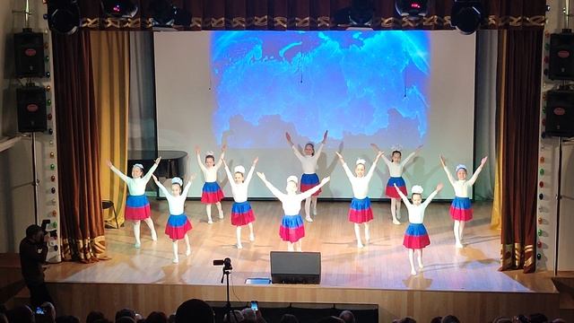 Танец "РОССИЯ"
Коллектив "Движение" 
ДШИ Камертон, г. Магнитогорска