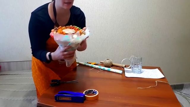 Упаковка букета в матовую пленку