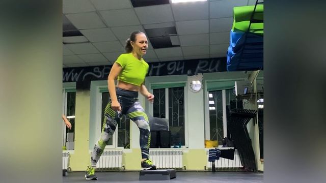 Просто, но динамично, связка для степа #степаэробика