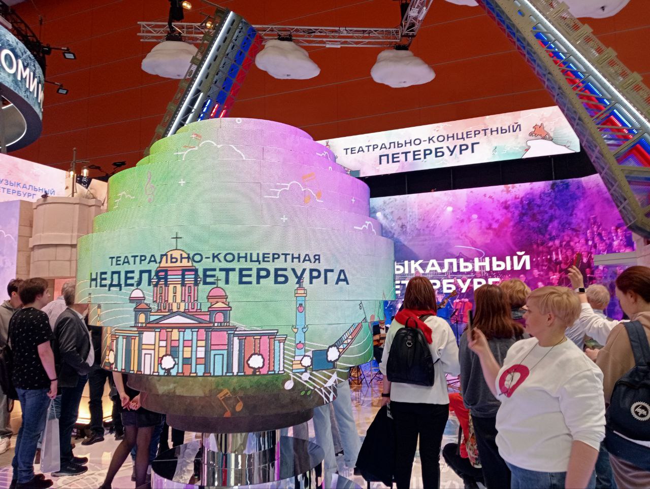 СОЮЗ АРТИСТОВ "ЦВЕТНАЯ КАПУСТА" на Международной выставке - форуме "Россия" на ВДНХ в Москве.