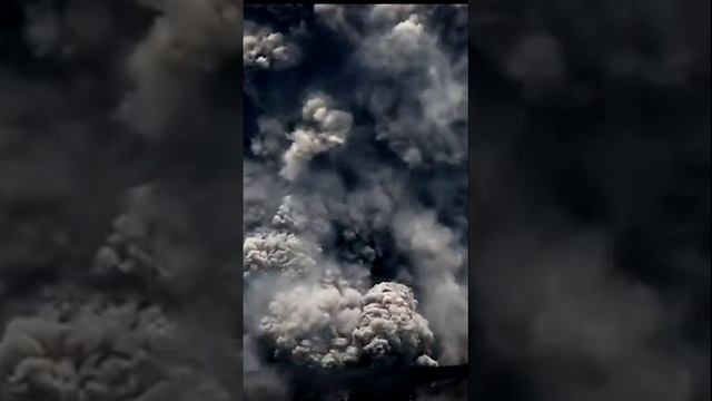 Извержение вулкана Марапи в Индонезии 30 мая 2024