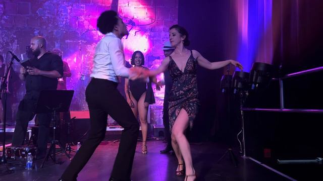 Кэролайн и Пипо против Чарли и Скарлетт 15 июня 2024 года  #upskirt#sexy #латино #танец