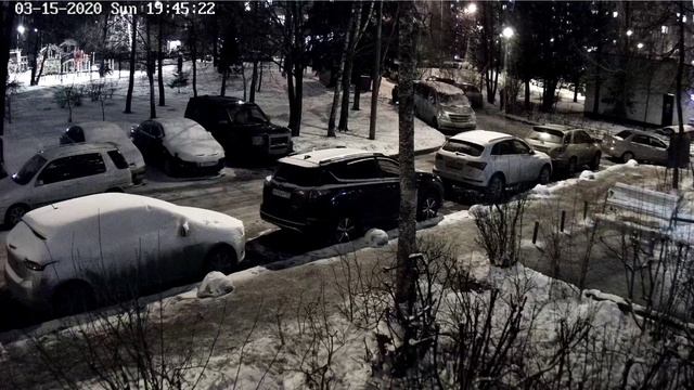 Москва, Ясенево, уютная камера во дворе со звуком. Live ptz.