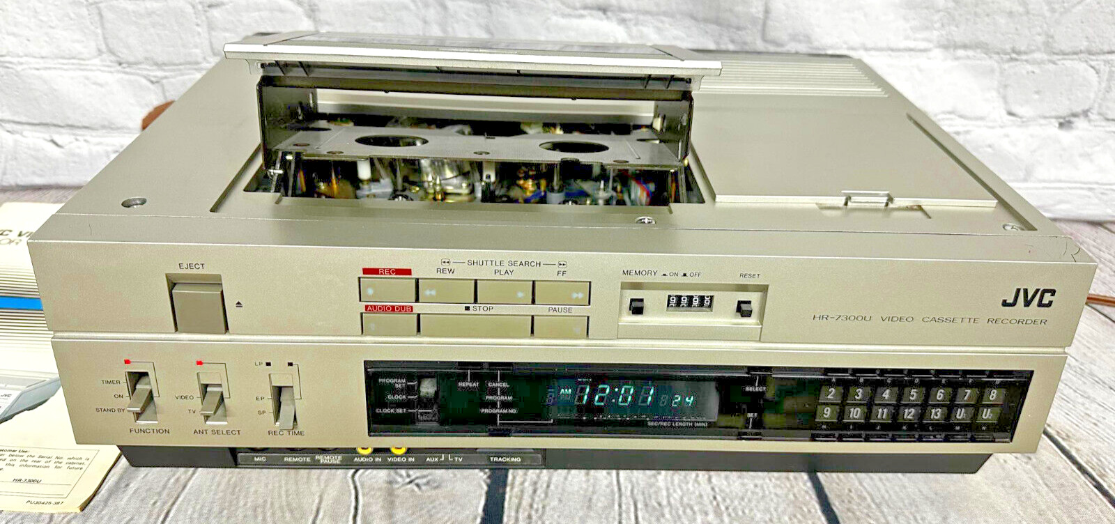 ВИДЕОМАГНИТОФОН JVC HR 7300U с редкой мощностью загрузки-Япония-1982-год