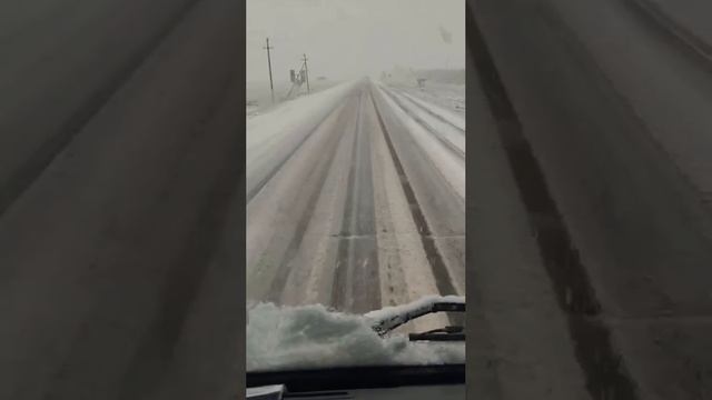 Движение автомобилей ограничили на нескольких участках автодорог на севере Казахстана из-за снега