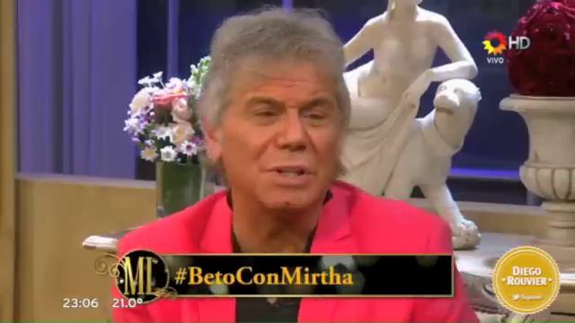 MARIANO MARTINEZ y Lali Esposito en "La noche de Mirtha" -