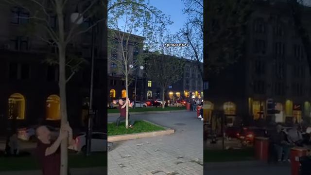 😀⚡Наш ухылянт в центре Киева на Крещатике, просто красавчик и по фиг на ТЦКшников