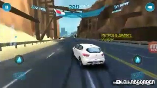 Я играю в Asphalt Nitro
