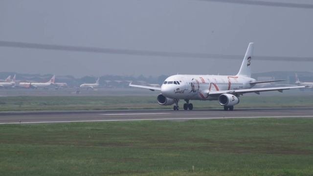 PESAWAT BATIK AIR SPESIAL LANDING DI RUNWAY 24 BANDARA SOEKARNO HATTA, CITILINK TAKE OFF