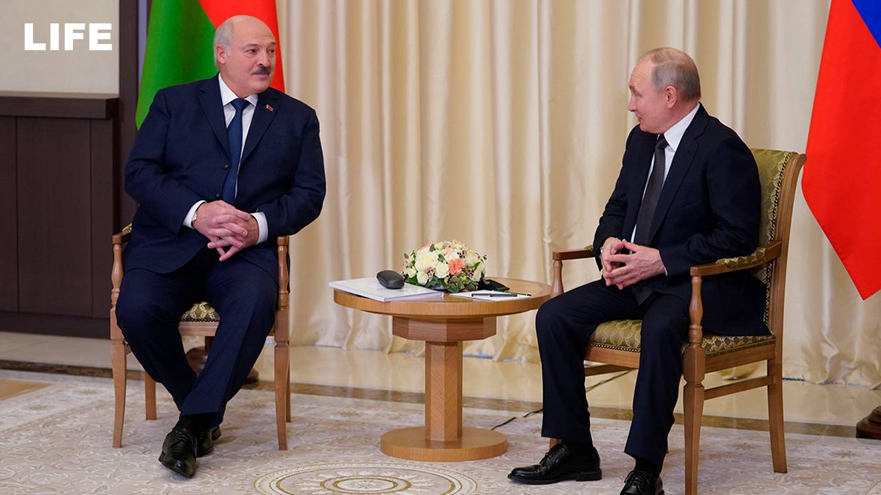 Путин беседует с Лукашенко