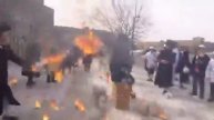 Евреи в Канаде сжигают еврофашистский флаг.