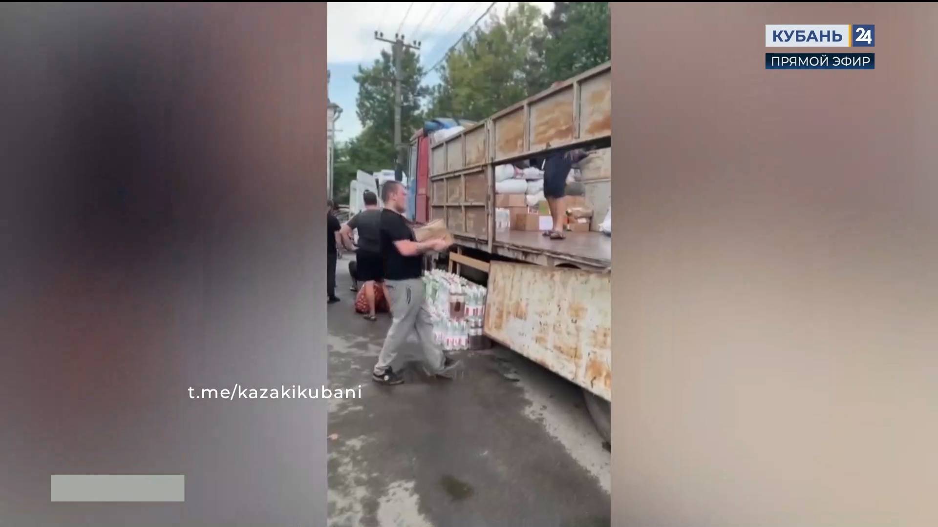 Жители и казаки Динского района передали партию гуманитарной помощи в зону СВО