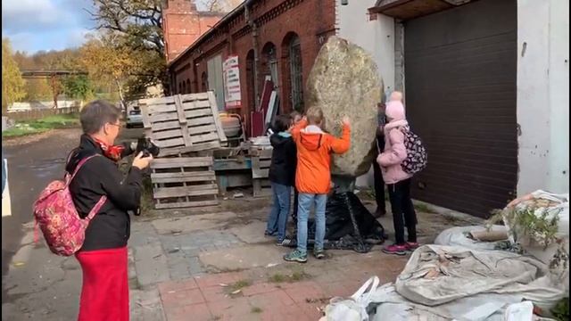 Раскручиваем камень весом 2 ТОННЫ Арт-Объект в Новом Гурьевском парке