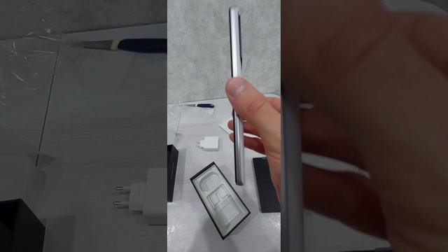 Распаковка  Realme GT3240w16GB1TB144Hz