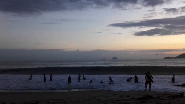 Восход в НяЧанге Утренние водные процедуры в НяЧанге Вьетнам