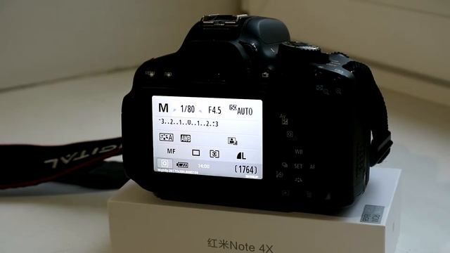Зеркальная камера Canon 650D