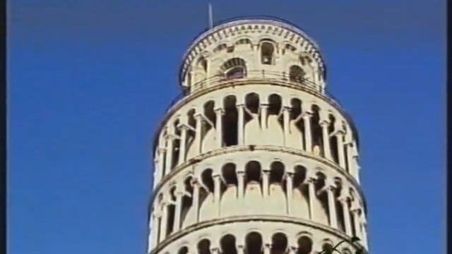 Miguel Vitulano Mette la sciarpa del Livorno sulla Torre Storta