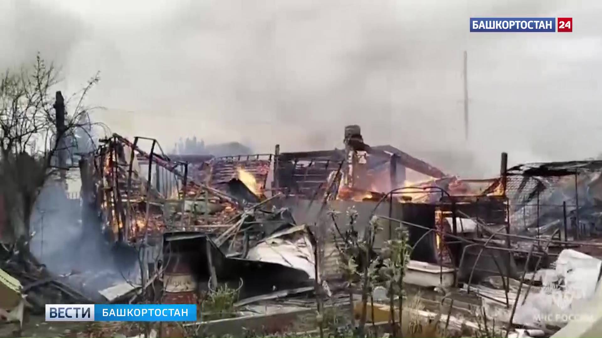 Короткое замыкание: в Уфе в СНТ “Ручеек” загорелись 5 садовых домов и беседка, пострадавших нет