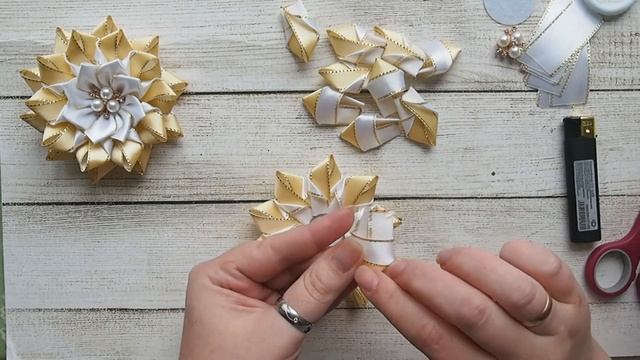 Пышные банты из лент с люрексом. Бантики из атласных лент DIY