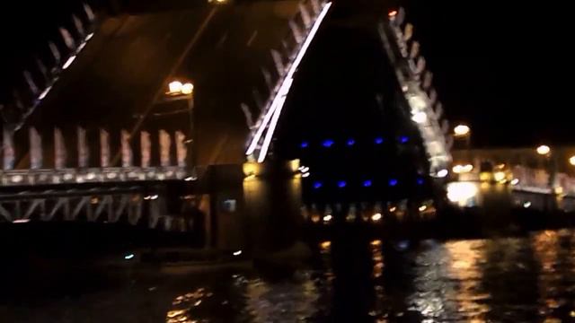 Развод Дворцового моста в ночь на 04.10.2015
