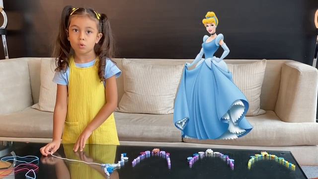 Малика собирает бусы Холодное сердце❄️Malika making beads Frozen