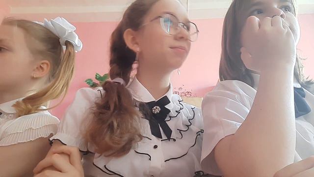 Секретная съёмка на уроке во время просмотра фильма)