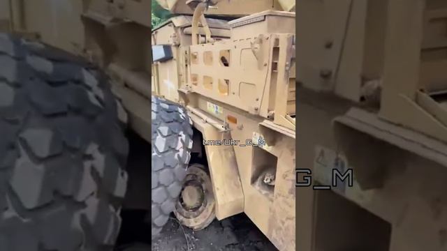 🇺🇦🇬🇧Еще один подбитый бронеавтомобиль Husky TSV, переданный Киеву Лондоном💥