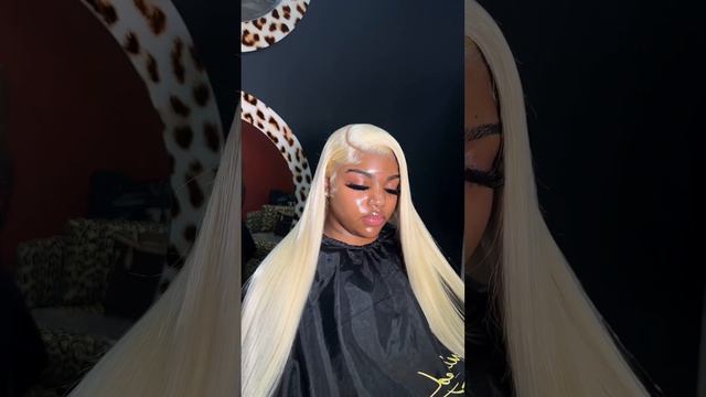 The striking blonde shade and sleek straight style combine to create a head turning appearance??