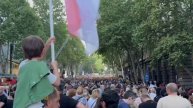 В Тбилиси проходит митинг и в поддержку, и против правящей партии и законе об иноагентах