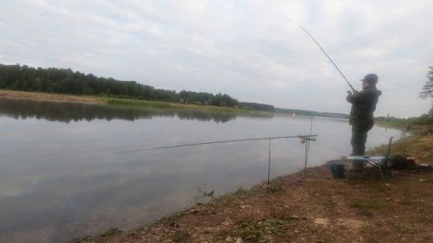 Рыбалка на фидер  река Чусовая в конце сентября