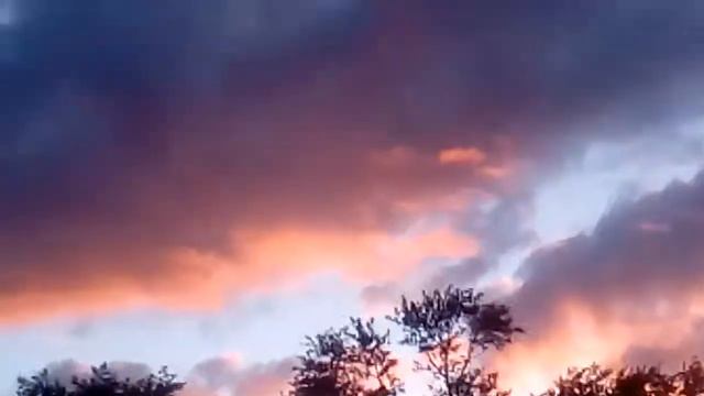 Красные облака