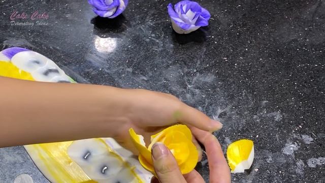 How Do you Make Easy Chocolate Flowers Tutorial? | Chocolate Flower Vol #1