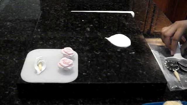 How to make a Fondant Lily