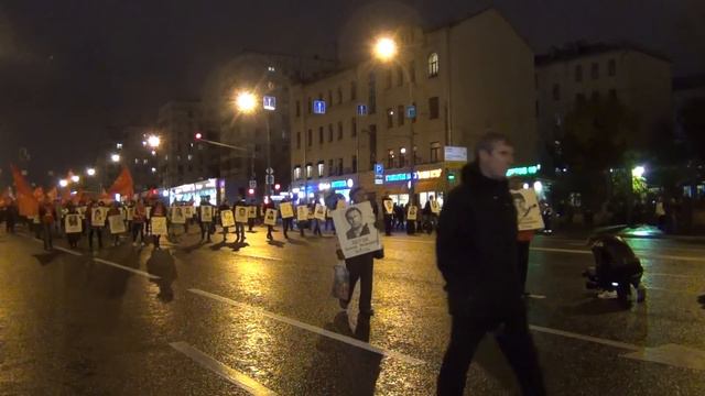 04.10.2016 г. Траурный марш по улицам Москвы с портретами погибших 04.10.1993 года.