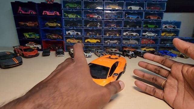 Unboxing 1/24 Scale Lamborghini Huracan Performante by Bburago.