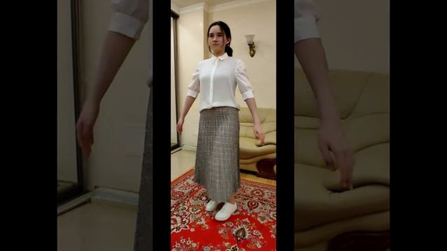 юбка с белой блузкой